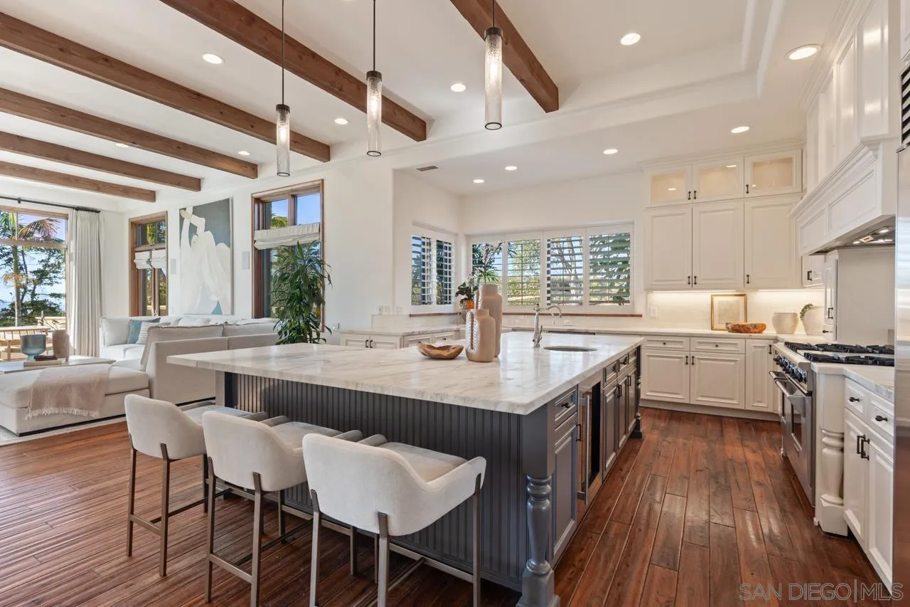 8080 La Jolla Scenic Dr North