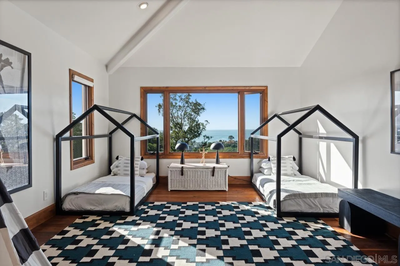 8080 La Jolla Scenic Dr North