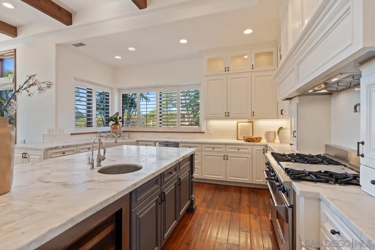 8080 La Jolla Scenic Dr North