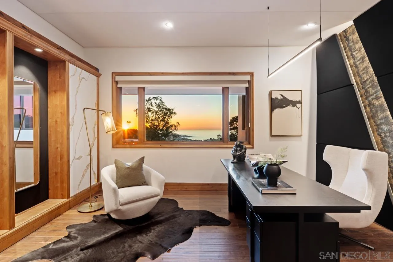 8080 La Jolla Scenic Dr North