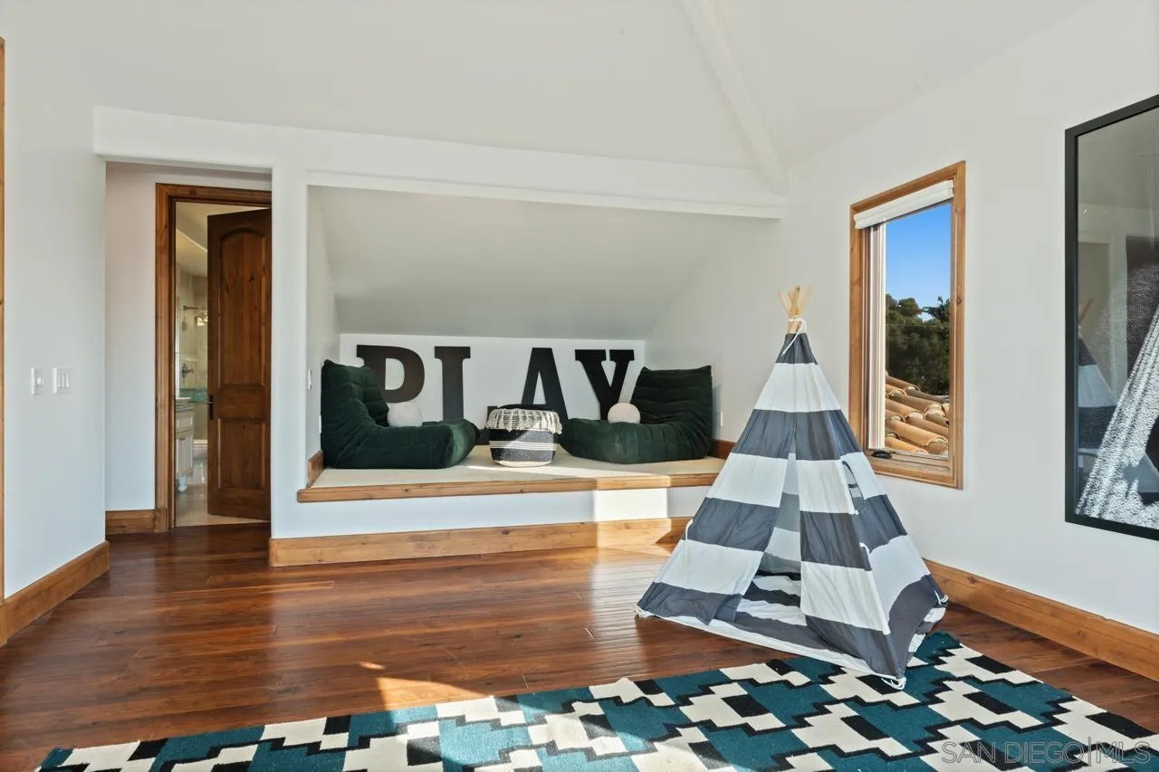 8080 La Jolla Scenic Dr North