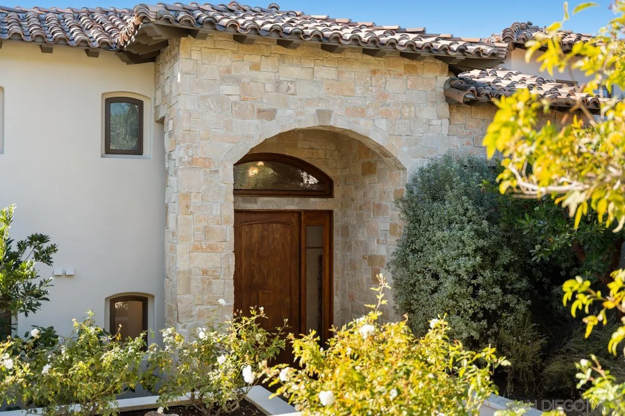 8080 La Jolla Scenic Dr North