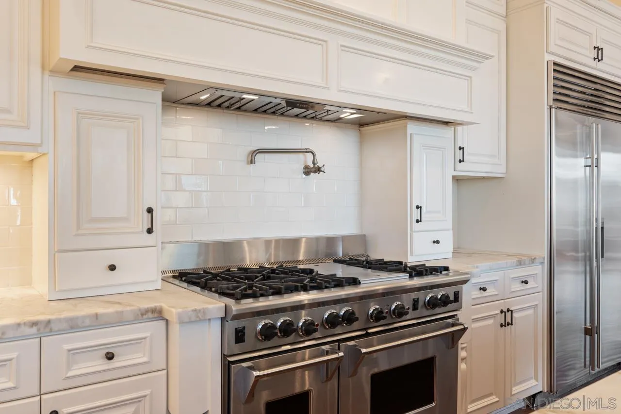 8080 La Jolla Scenic Dr North