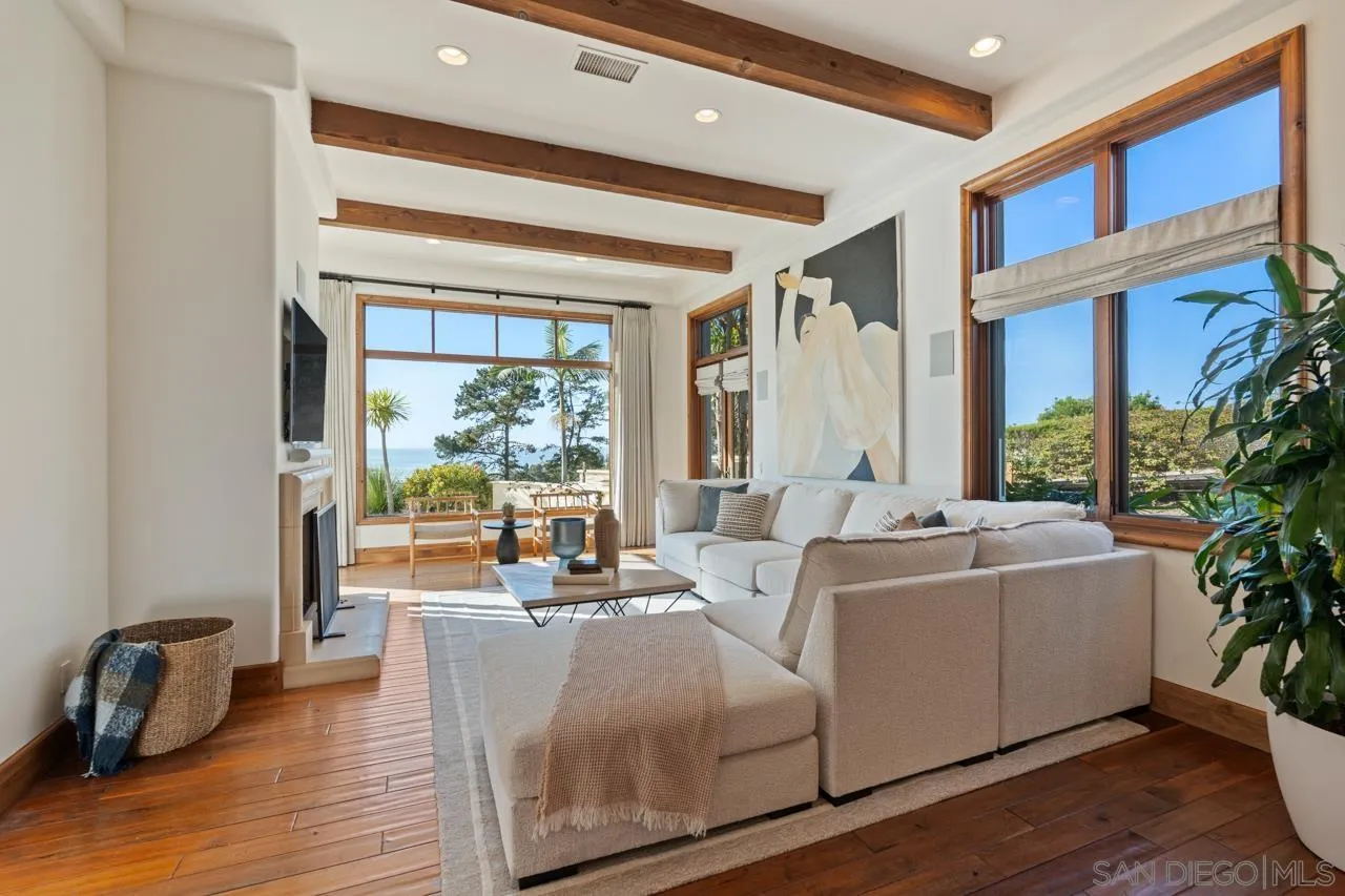 8080 La Jolla Scenic Dr North