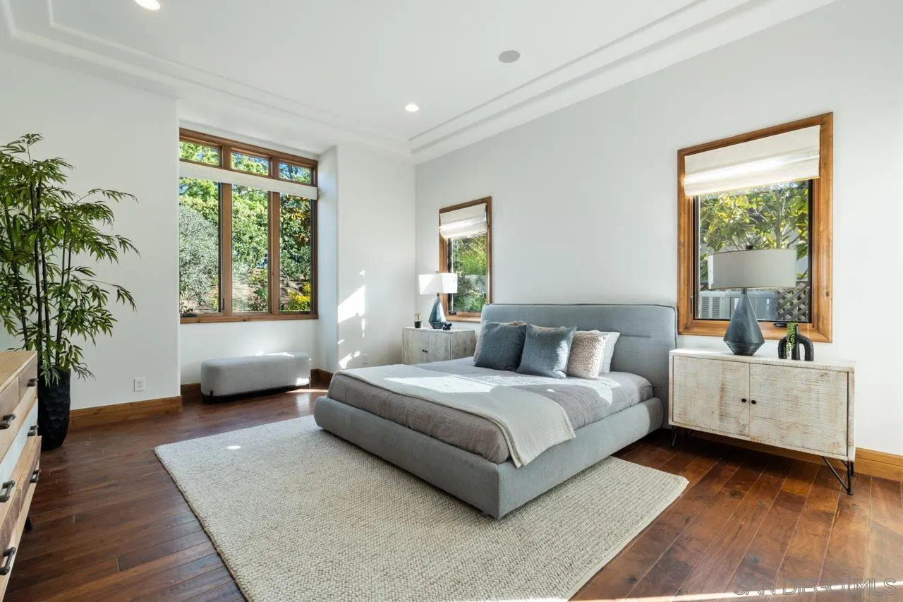 8080 La Jolla Scenic Dr North