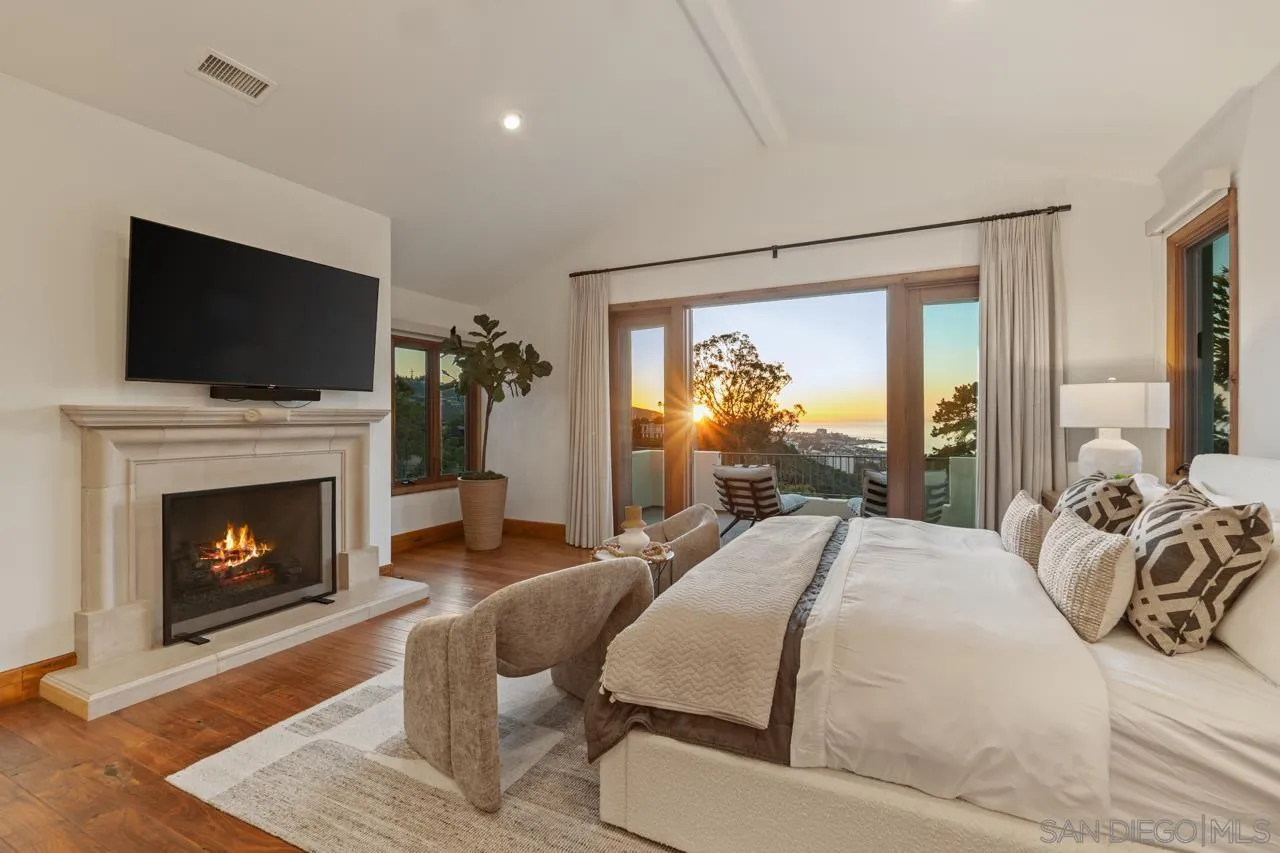 8080 La Jolla Scenic Dr North