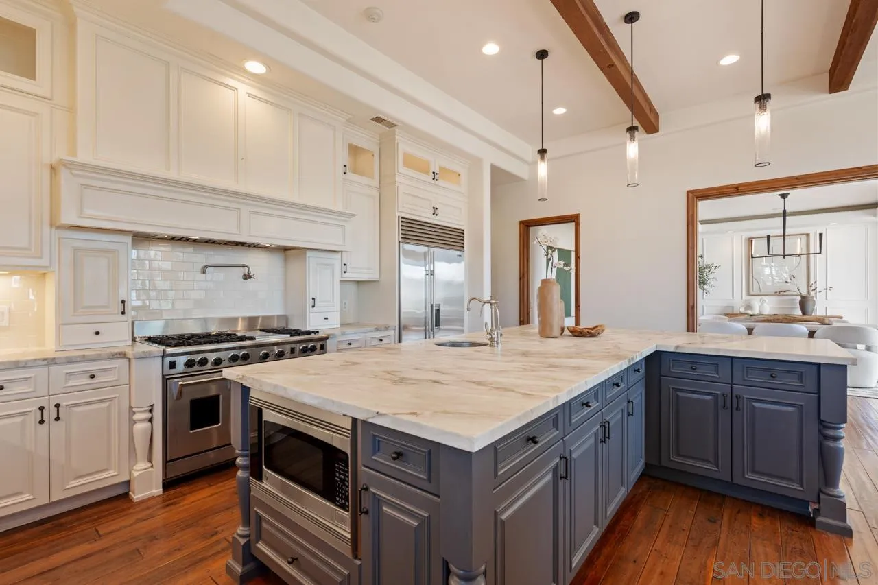 8080 La Jolla Scenic Dr North