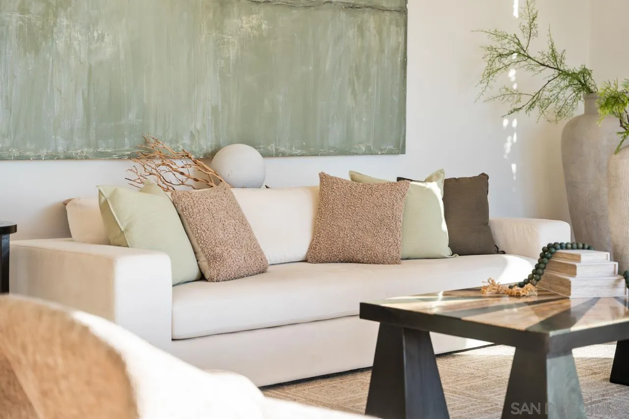 8080 La Jolla Scenic Dr North