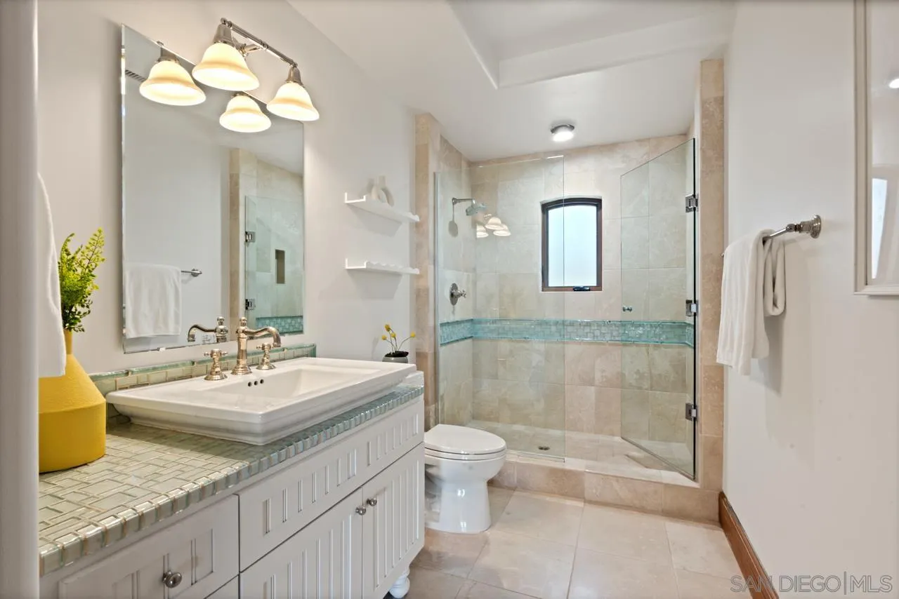 8080 La Jolla Scenic Dr North