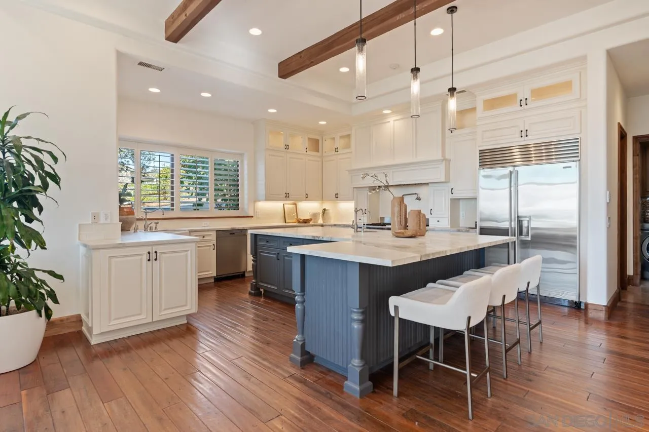 8080 La Jolla Scenic Dr North