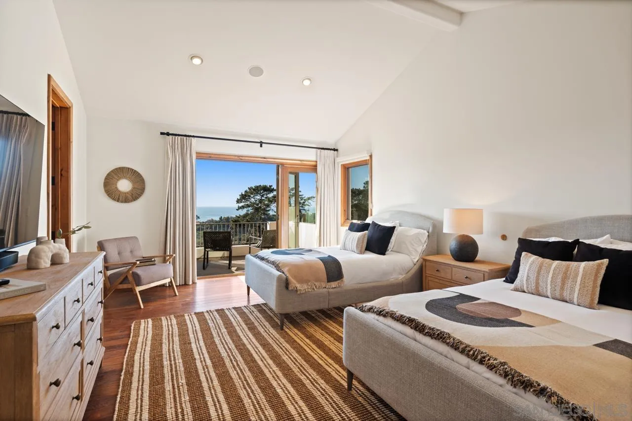 8080 La Jolla Scenic Dr North