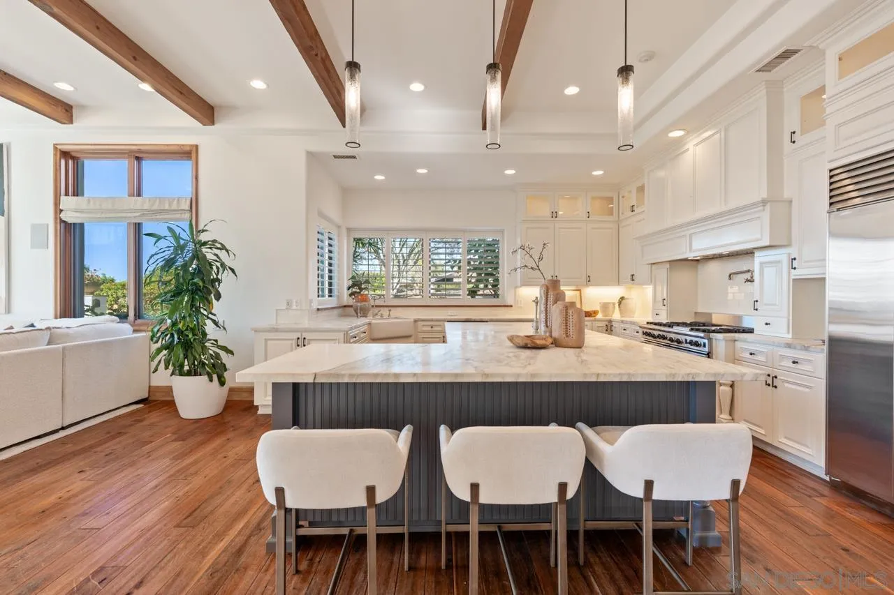 8080 La Jolla Scenic Dr North