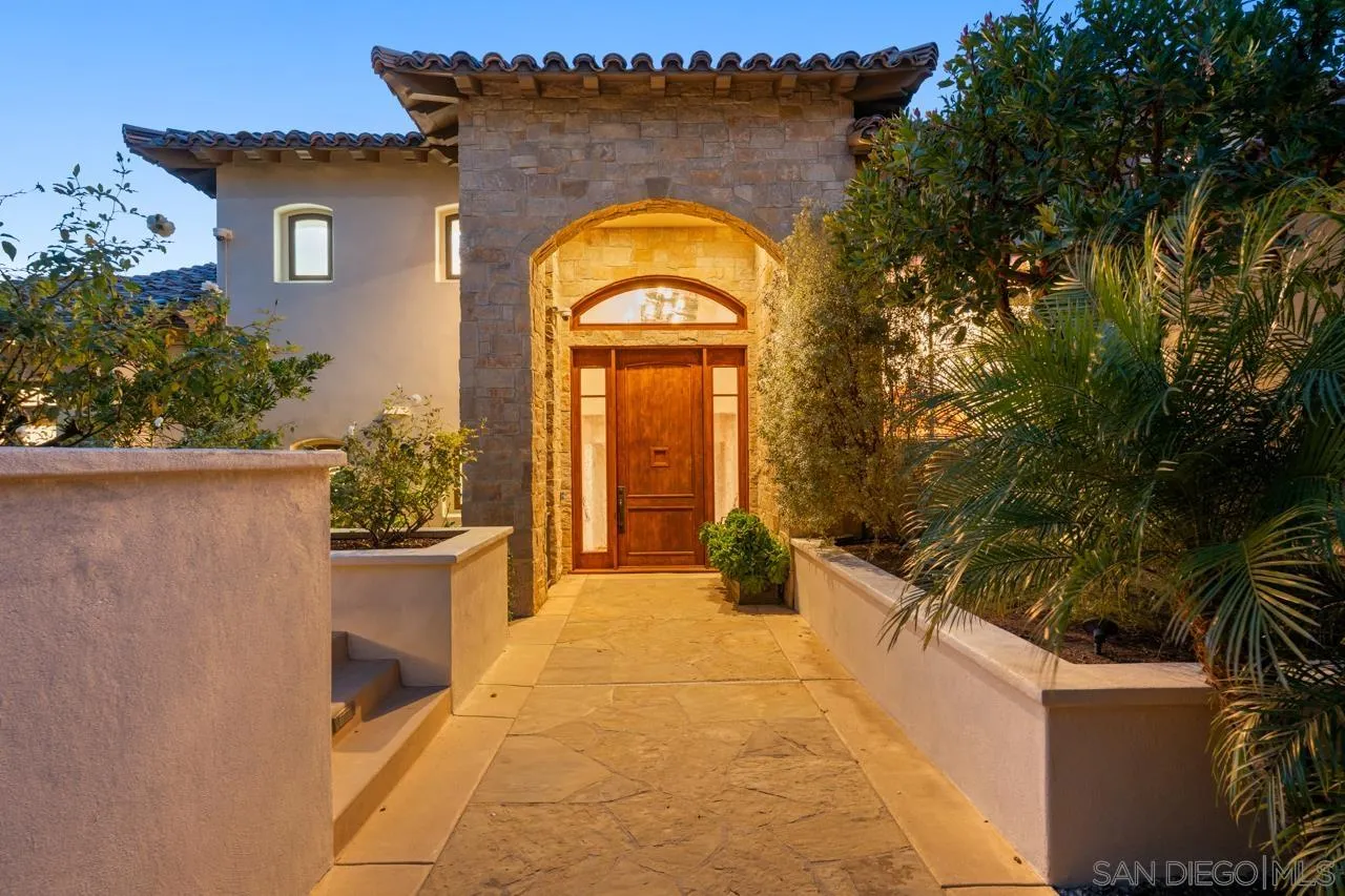 8080 La Jolla Scenic Dr North