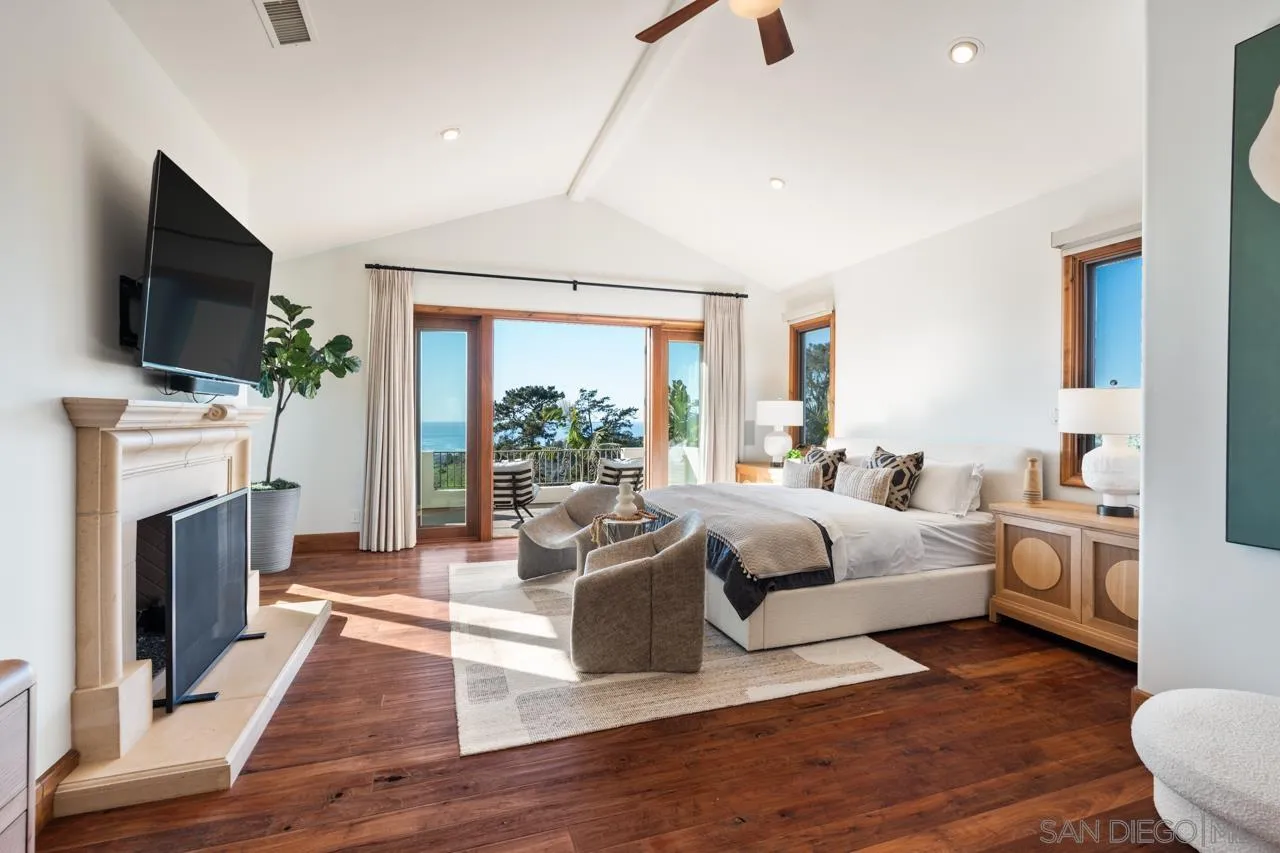 8080 La Jolla Scenic Dr North