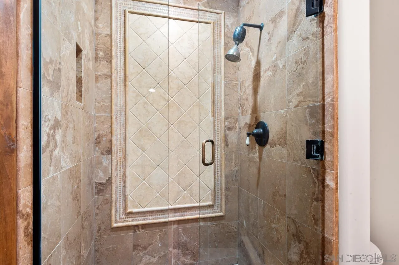 8080 La Jolla Scenic Dr North