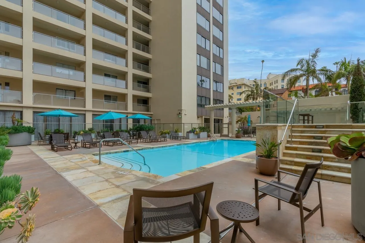 939 Coast Blvd Unit 15e