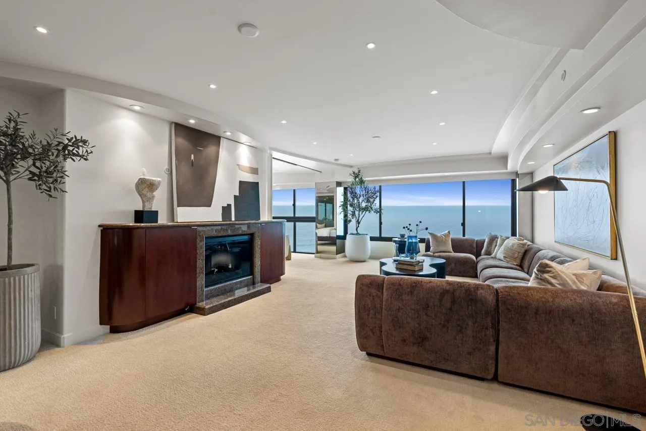 939 Coast Blvd Unit 15e