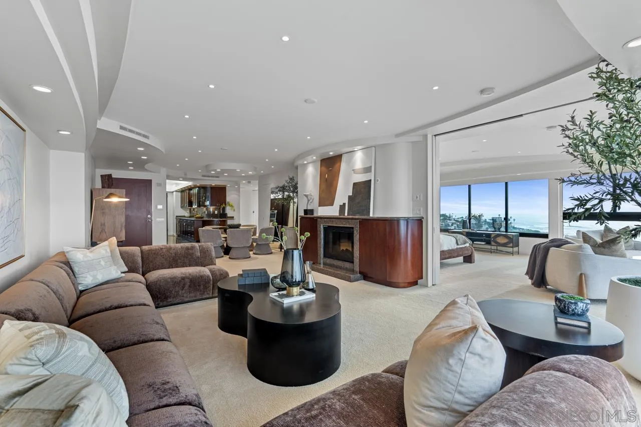 939 Coast Blvd Unit 15e