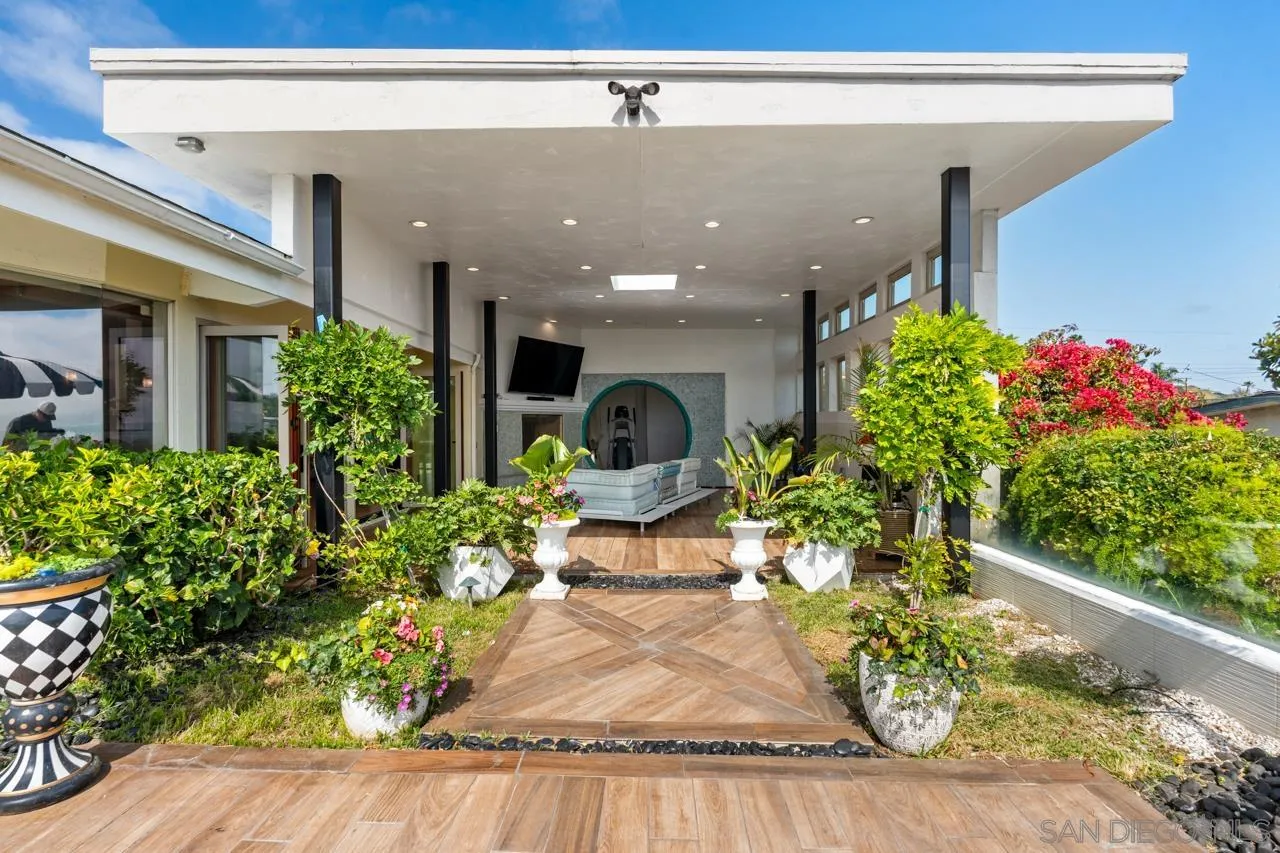 2402 Alto Cerro Circle