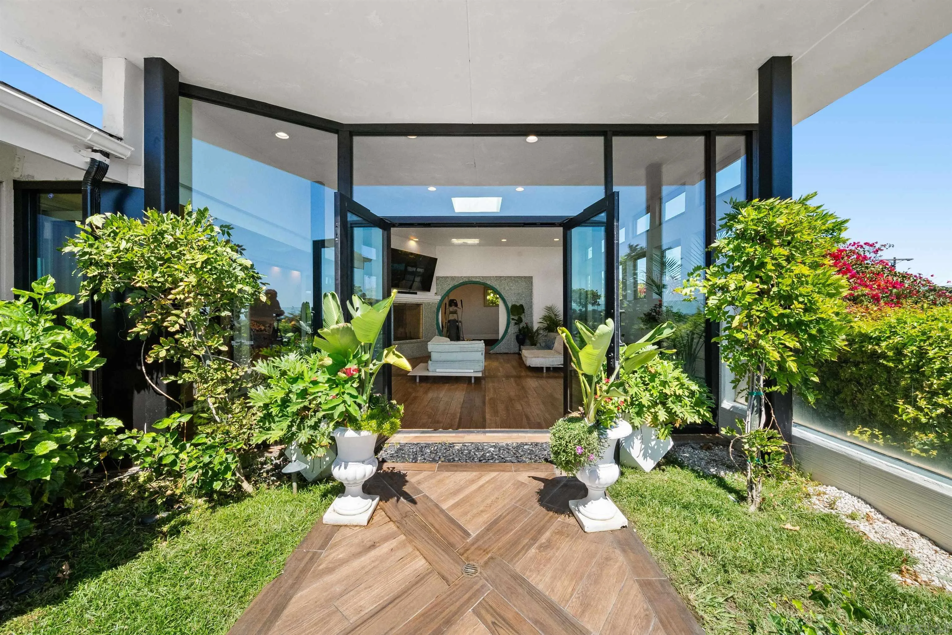 2402 Alto Cerro Circle