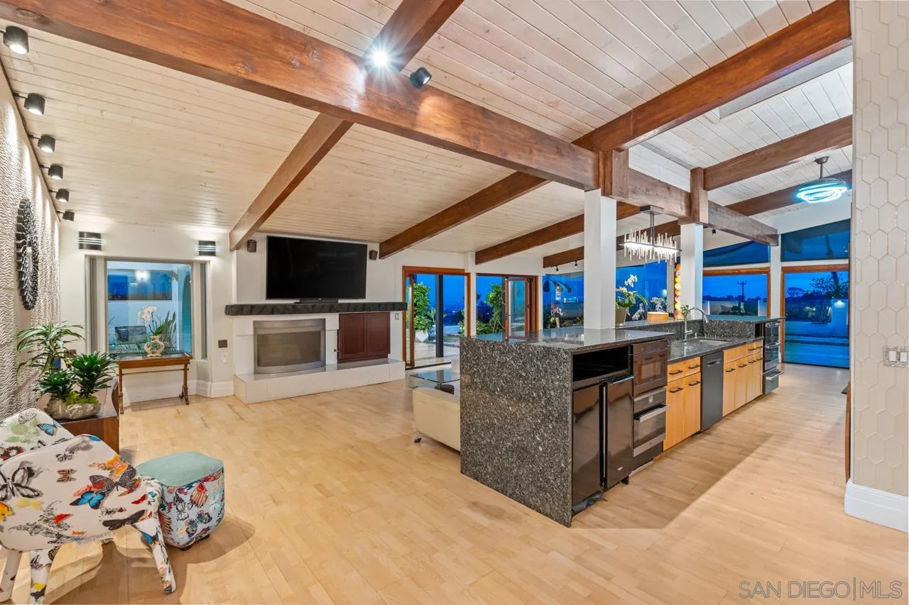 2402 Alto Cerro Circle