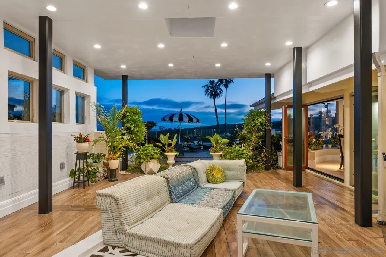 2402 Alto Cerro Circle
