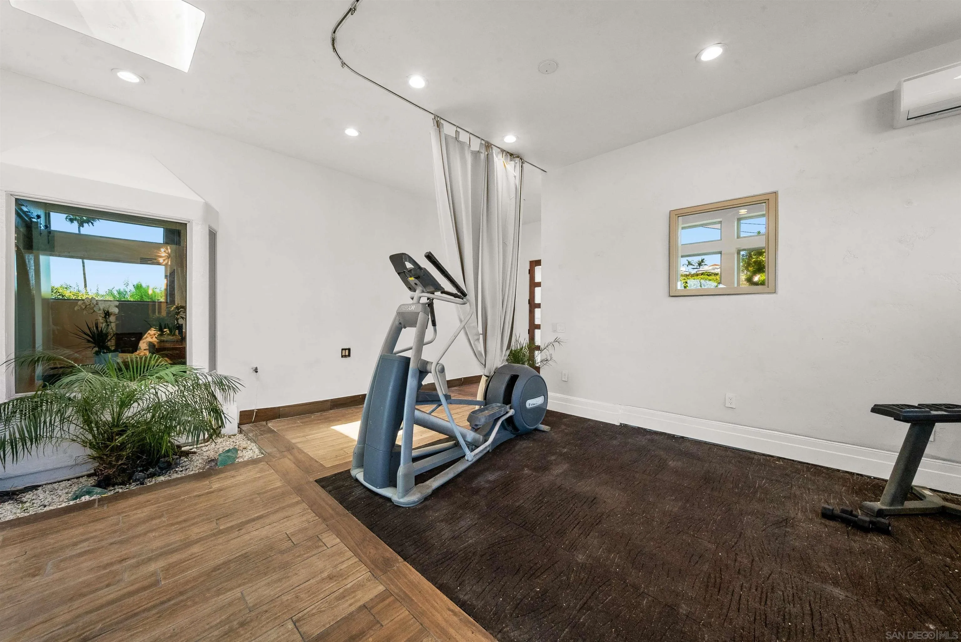 2402 Alto Cerro Circle