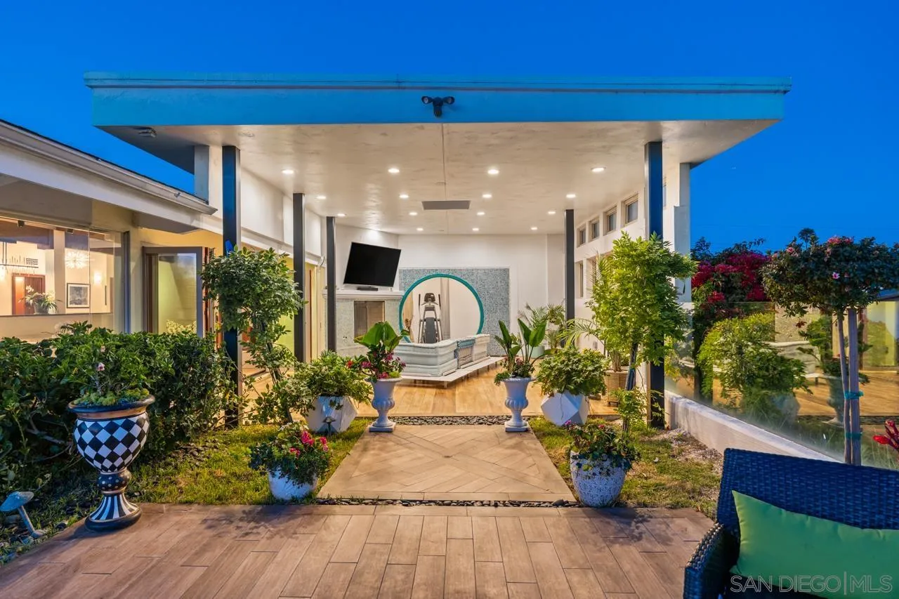 2402 Alto Cerro Circle