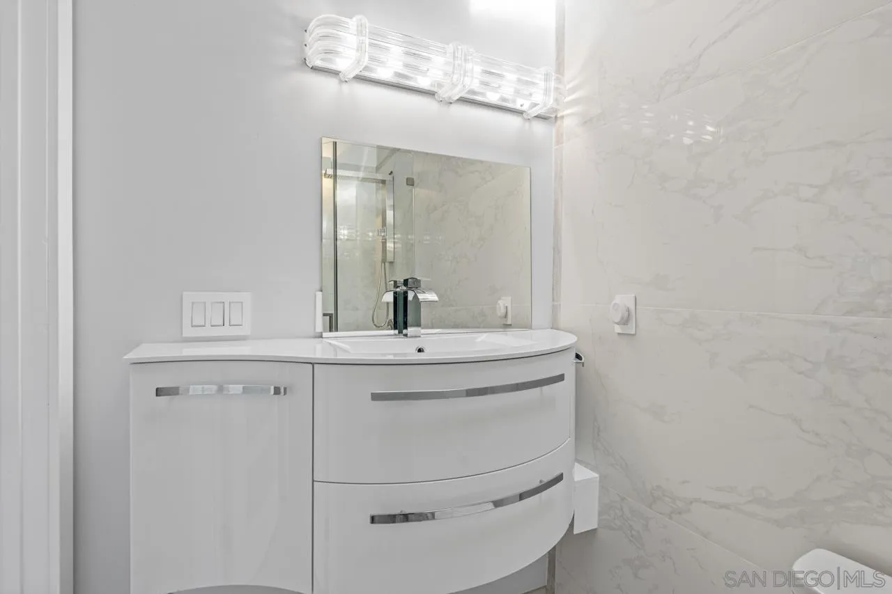2402 Alto Cerro Circle