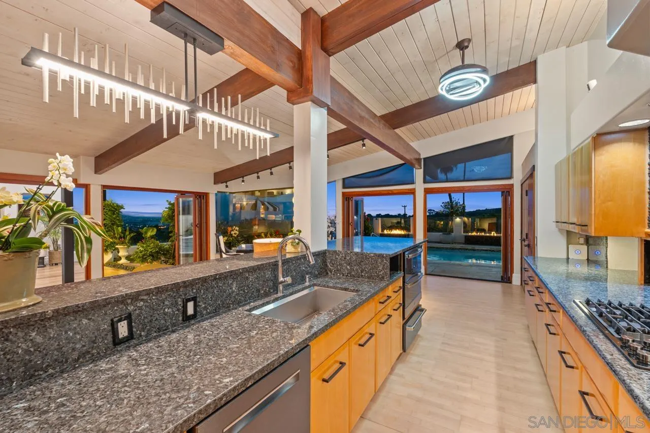 2402 Alto Cerro Circle