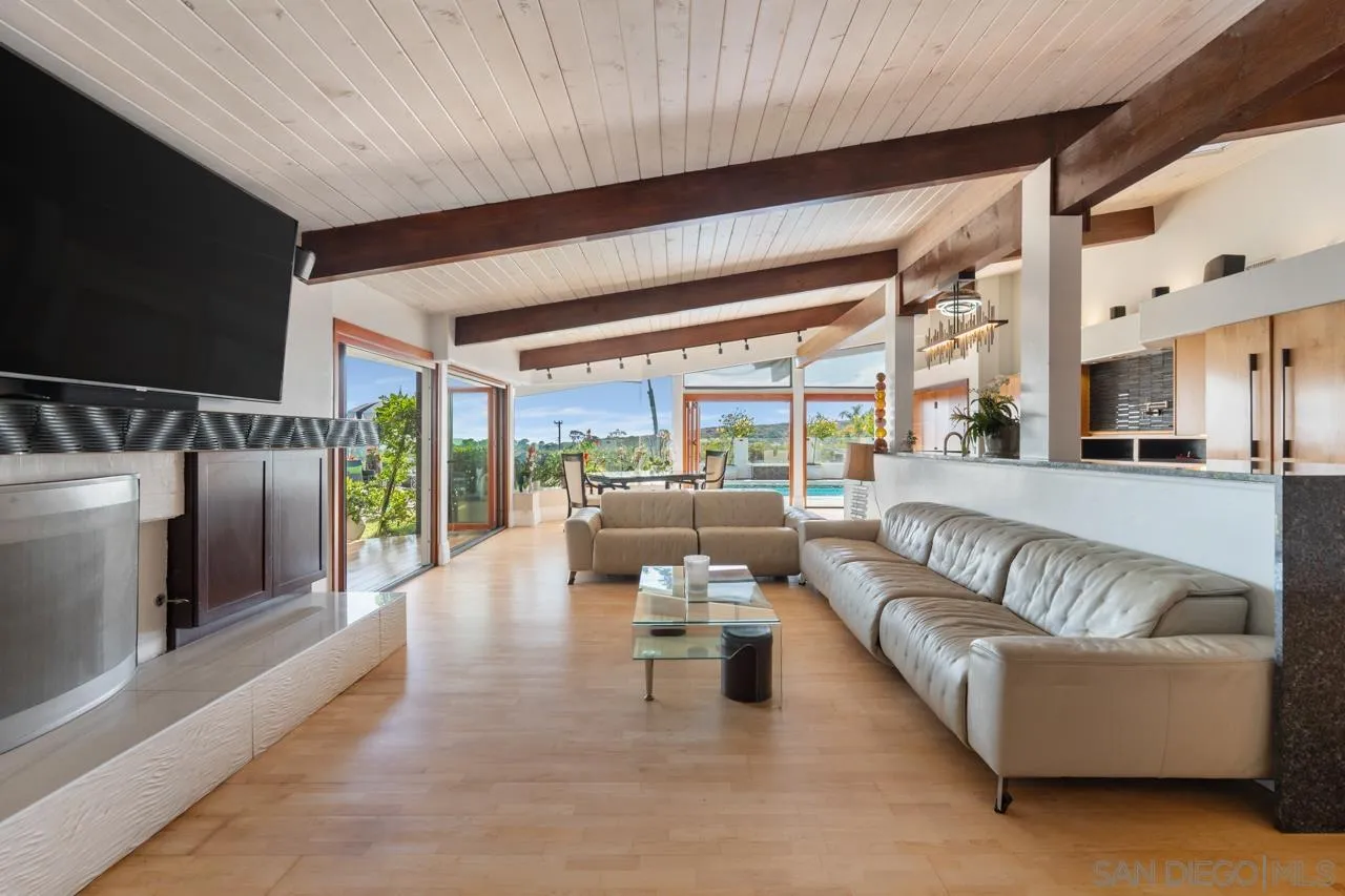 2402 Alto Cerro Circle
