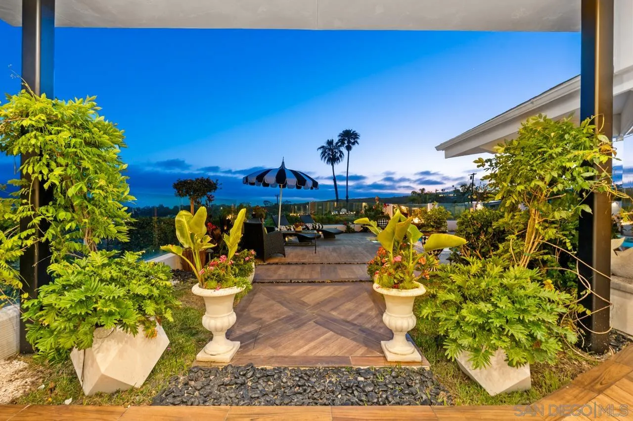 2402 Alto Cerro Circle