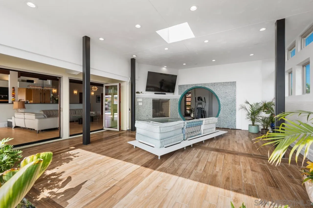 2402 Alto Cerro Circle