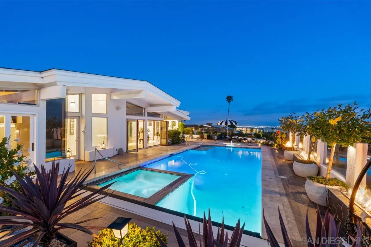 2402 Alto Cerro Circle