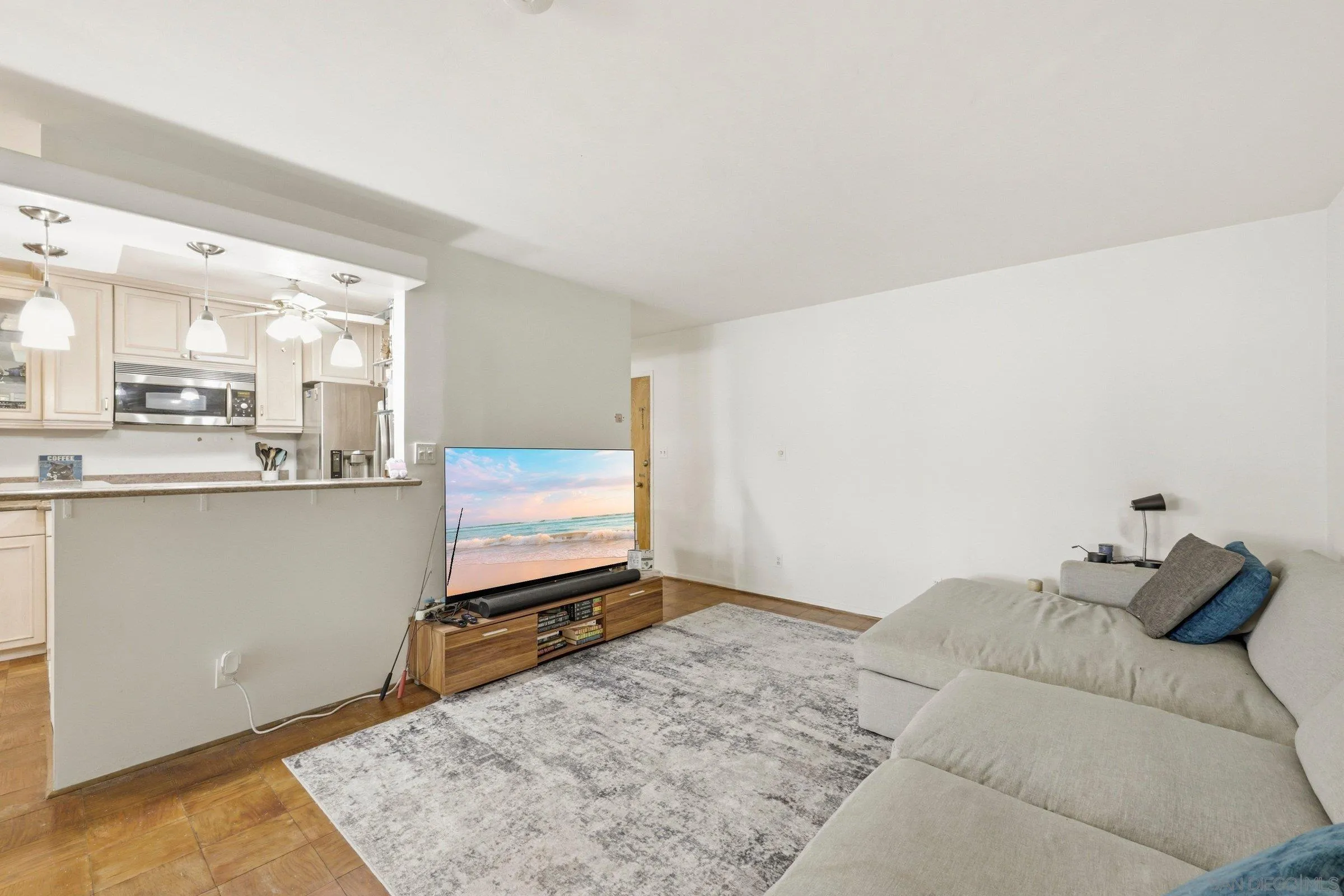 2364 Torrey Pines Rd. Unit 38