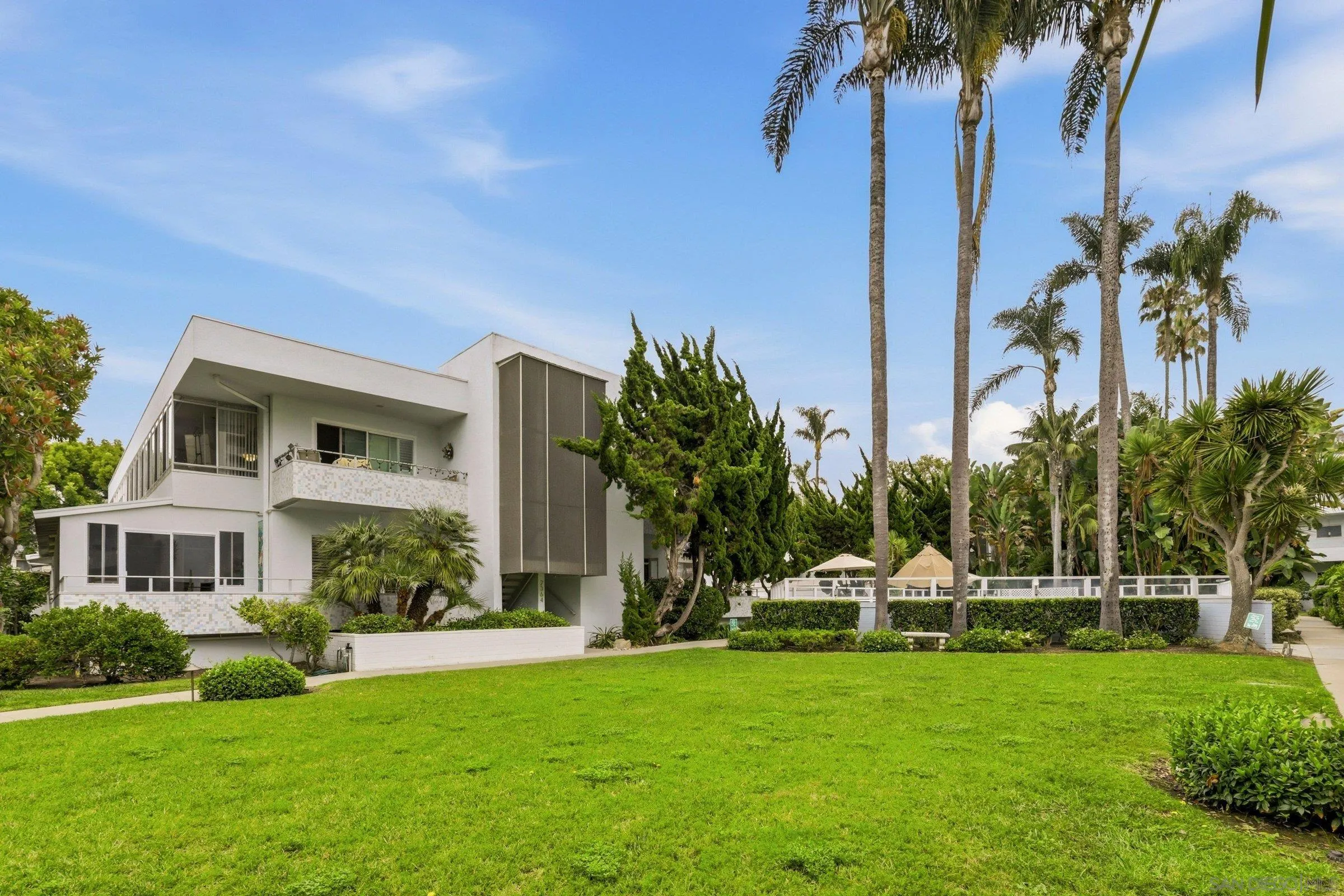 2364 Torrey Pines Rd. Unit 38