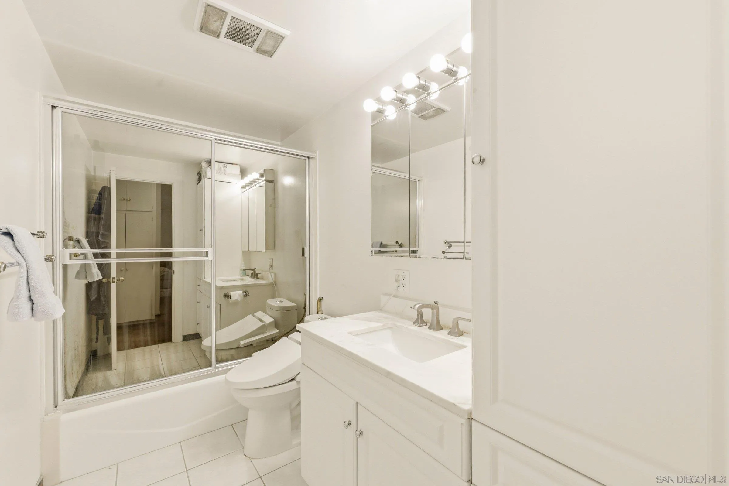 2364 Torrey Pines Rd. Unit 38