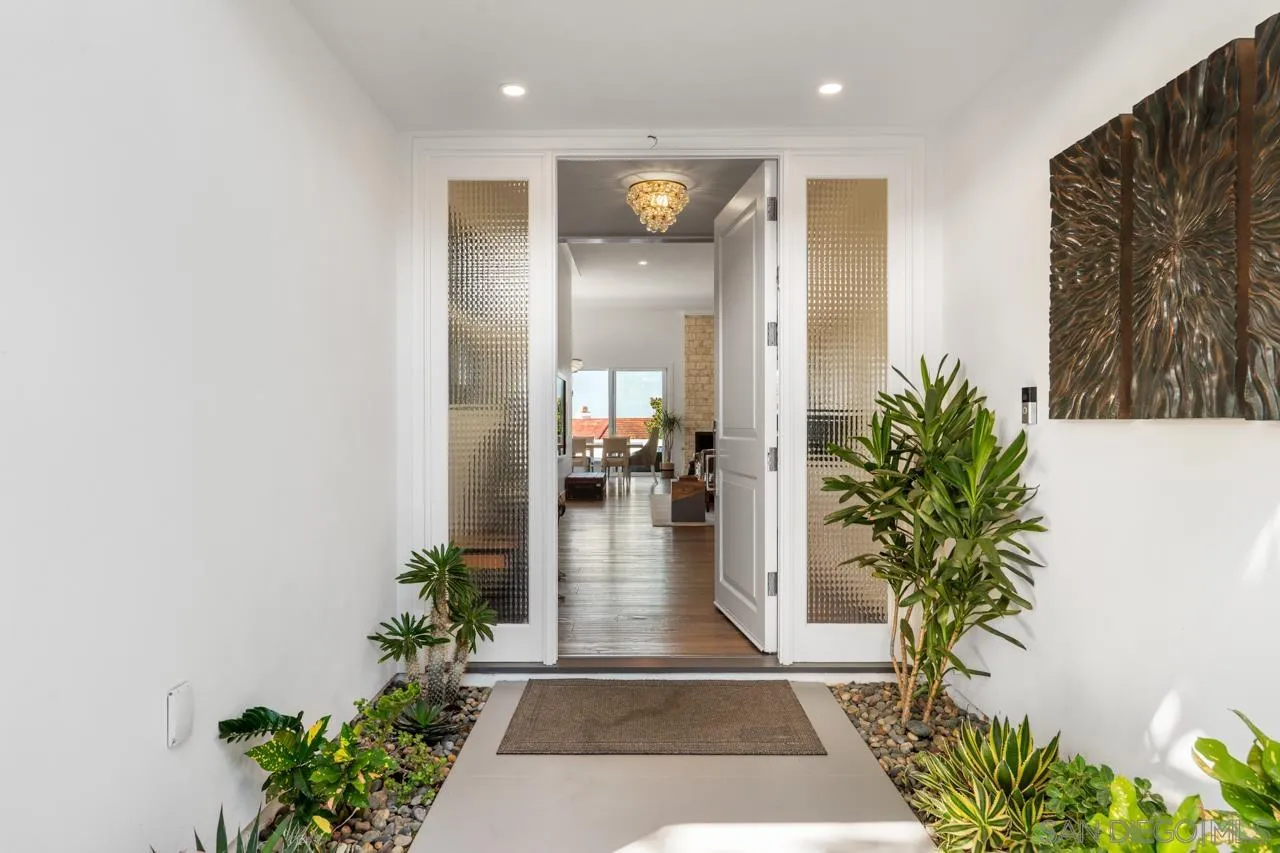 2879 Caminito Merion