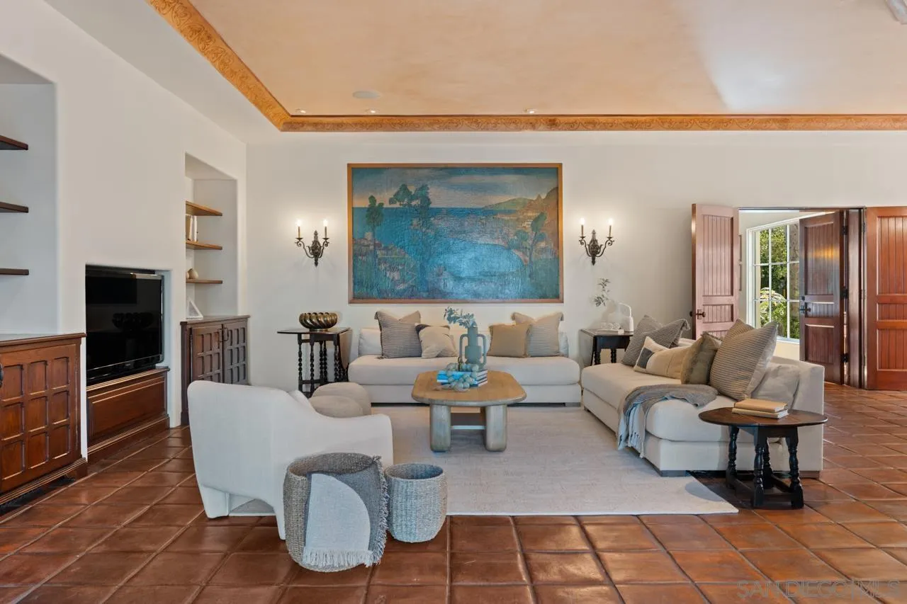 1205 Muirlands Dr