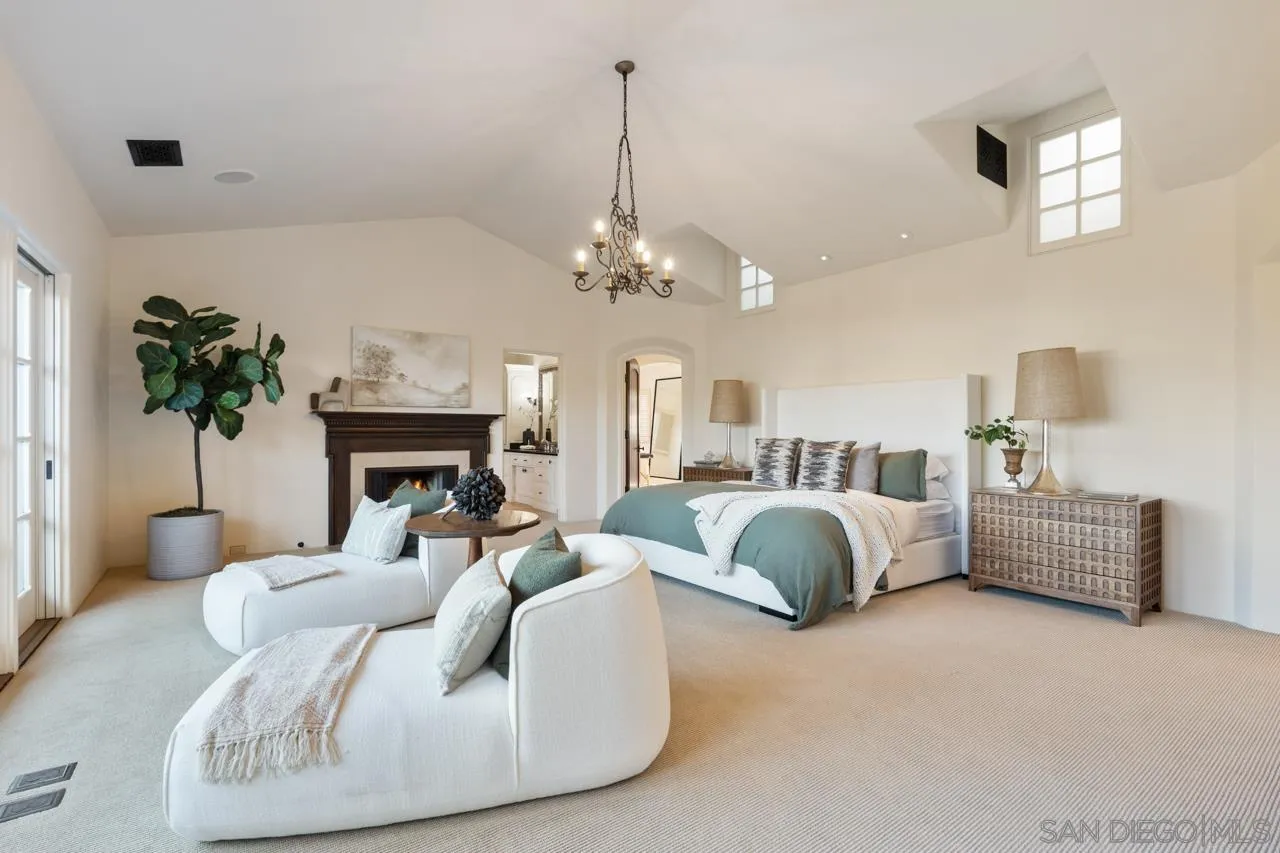 1205 Muirlands Dr