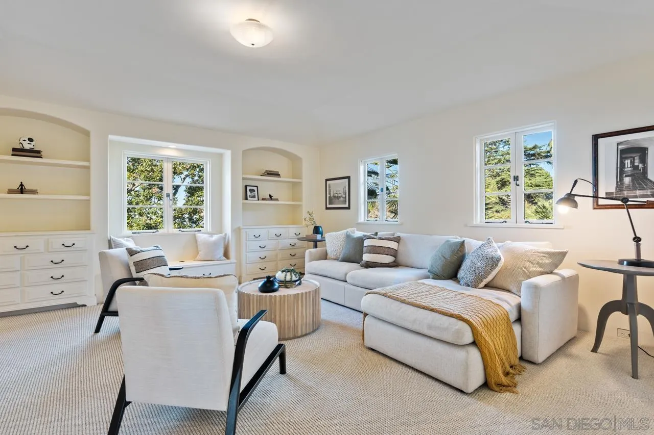 1205 Muirlands Dr