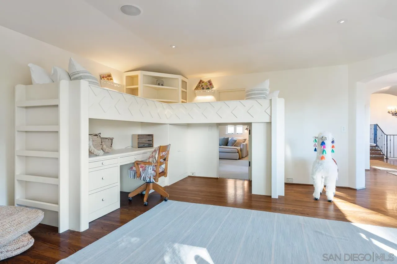 1205 Muirlands Dr