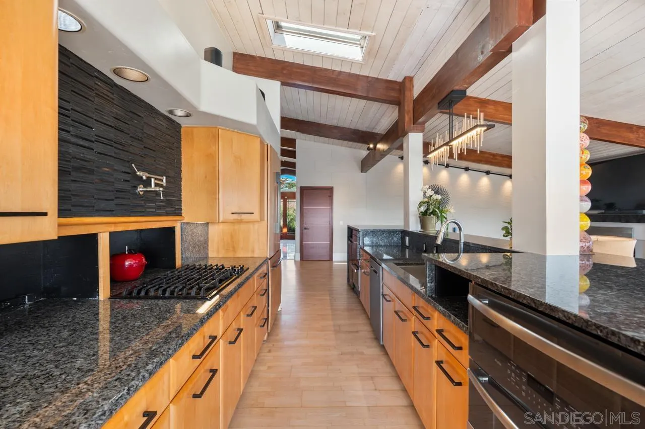2402 Alto Cerro Circle