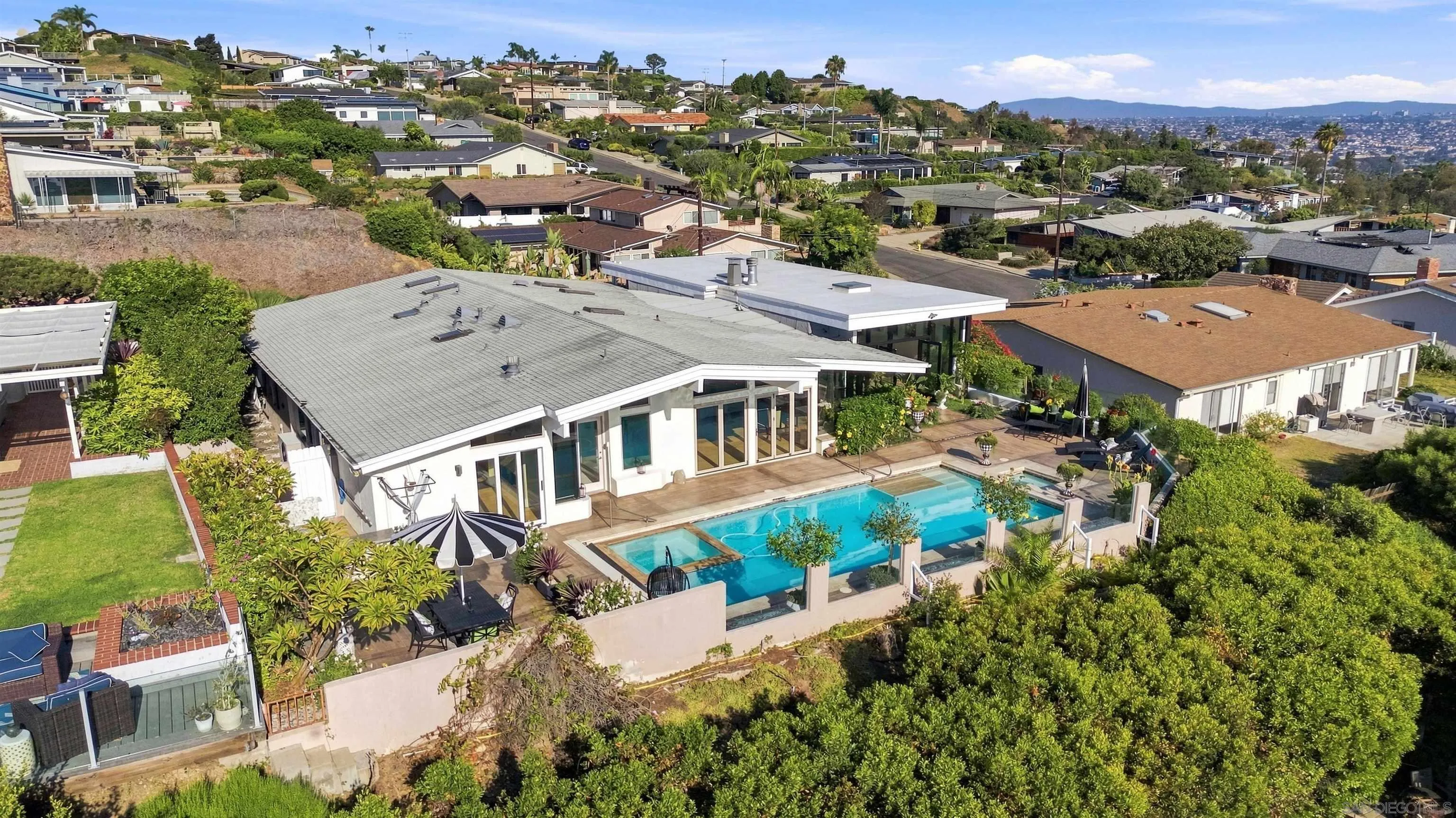 2402 Alto Cerro Circle