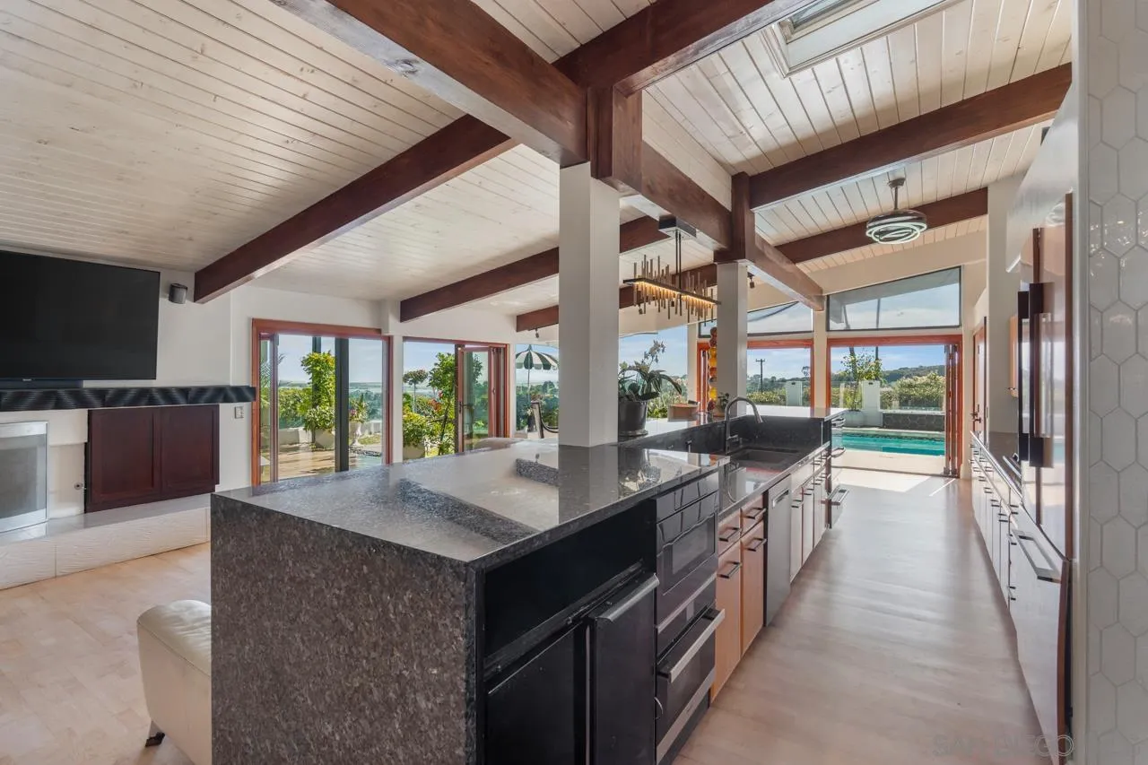 2402 Alto Cerro Circle