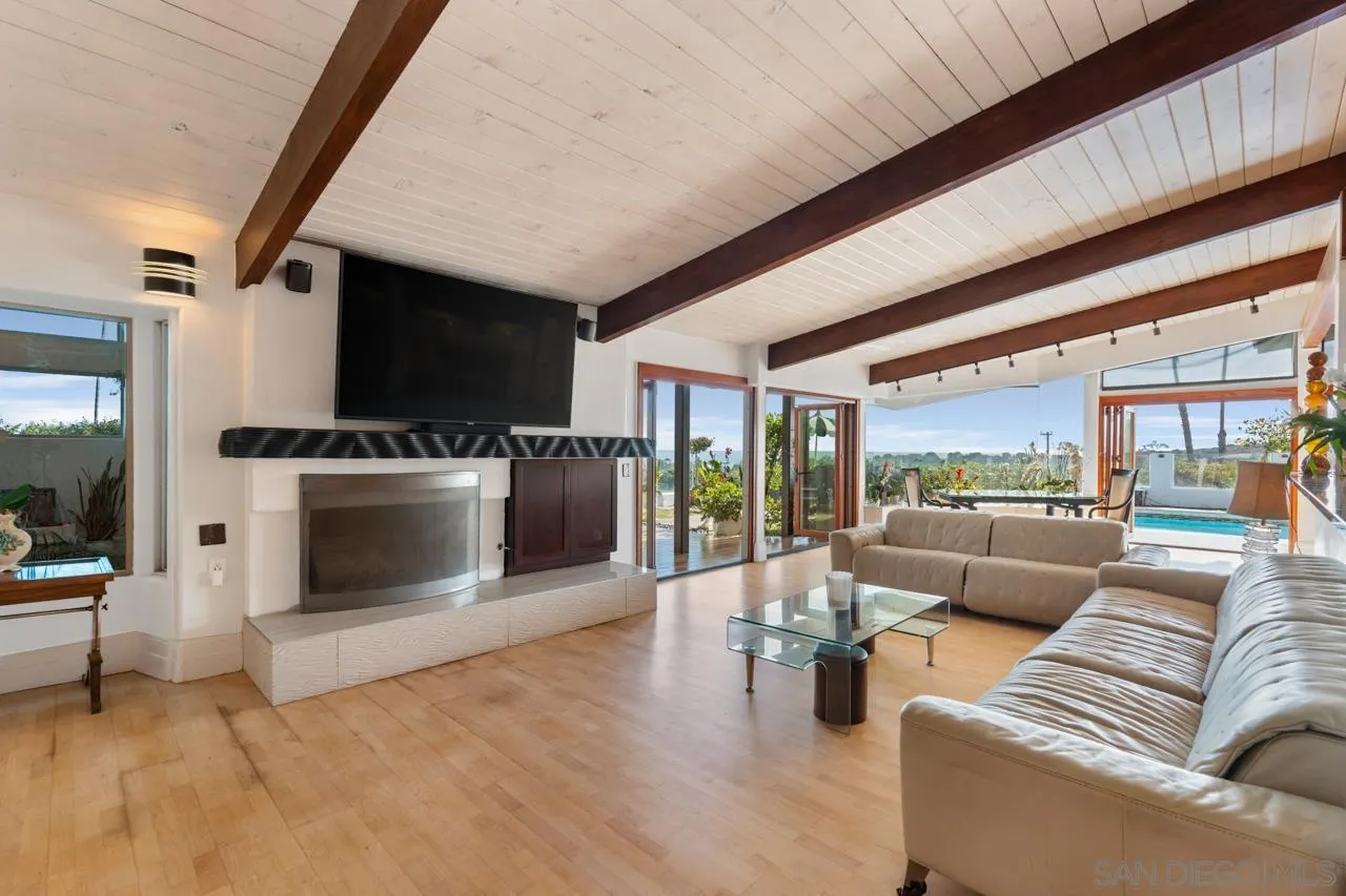 2402 Alto Cerro Circle