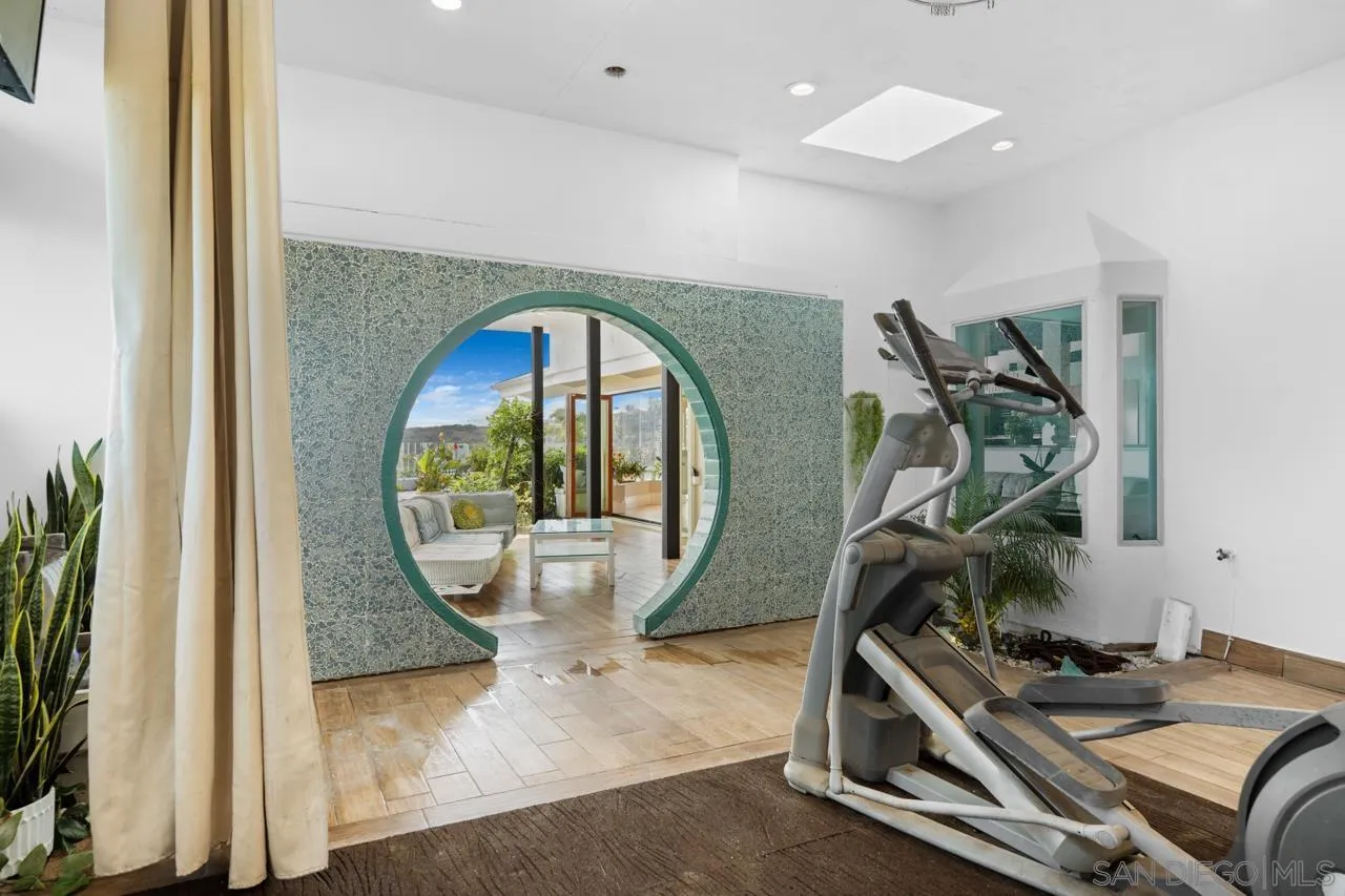 2402 Alto Cerro Circle