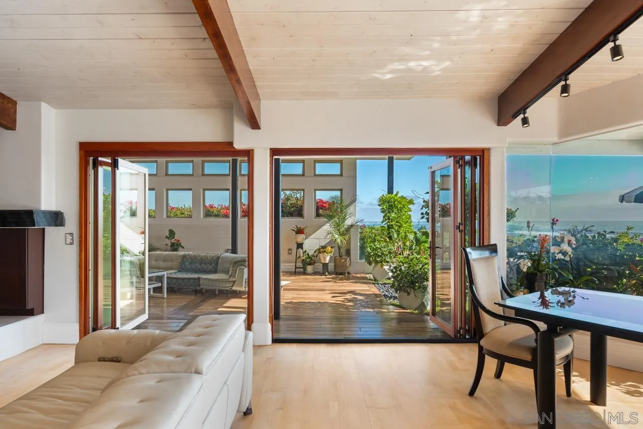 2402 Alto Cerro Circle