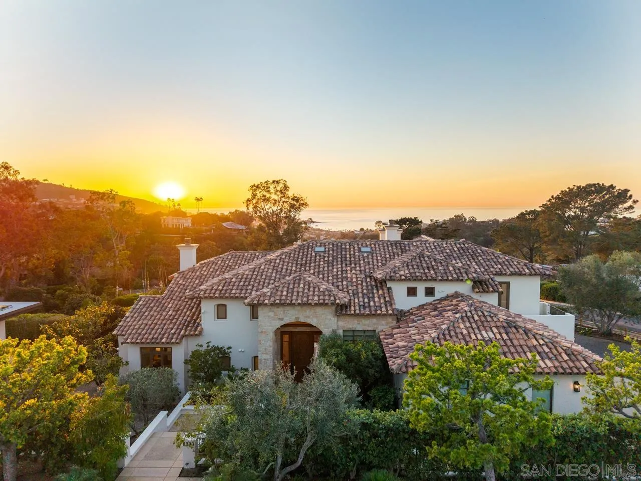 8080 La Jolla Scenic Dr North