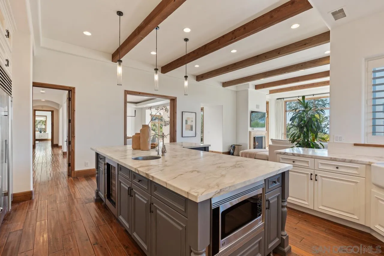 8080 La Jolla Scenic Dr North
